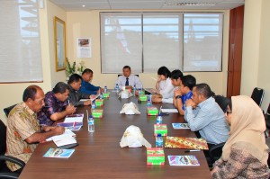 Suasana pertemuan dengan pejabat Pemerintah Kabupaten Maluku Tengah TA. 2011-2012