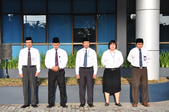 Para Pejabat Struktural Perwakilan Provinsi Maluku Mengikuti Upacara Pengibaran Bendera